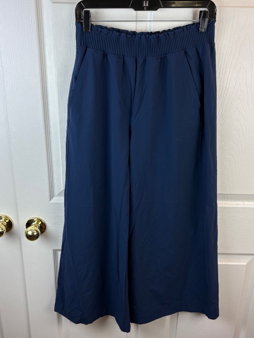 Lululemon Stretch Woven Ruffle Waist Wide Leg Cropped Pants